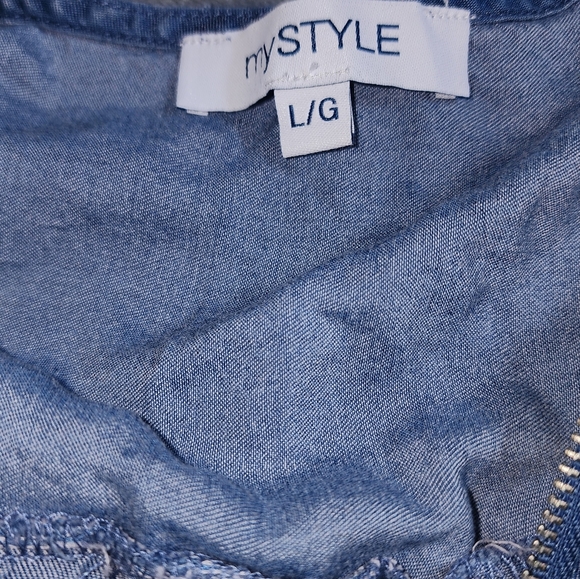 My Style Zipper V Neck Top - Picture 4 of 5